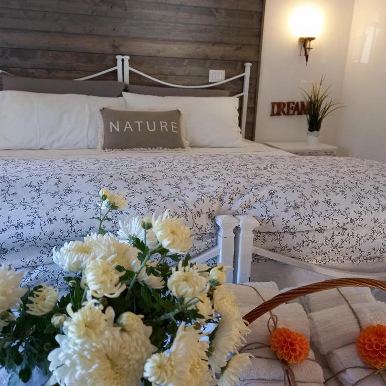 Łóżko lub łóżka w pokoju w obiekcie Casa Fiorita 22 Porto Ceresio