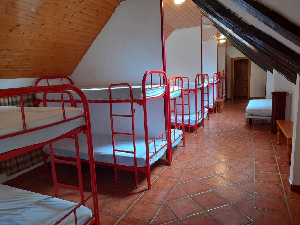 Albergue Bosque del Betato (España Piedrafita de Jaca ...