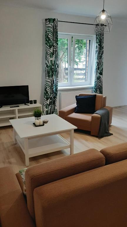 Televízia a/alebo spoločenská miestnosť v ubytovaní Stodoła HOME&CHILL