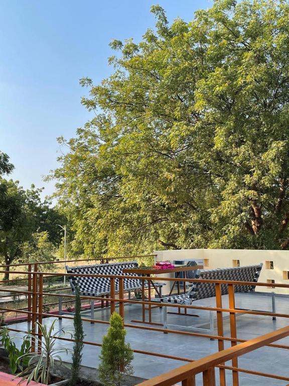 Fotografie z fotogalerie ubytování Suman Madhu Mansion v destinaci Nānodra