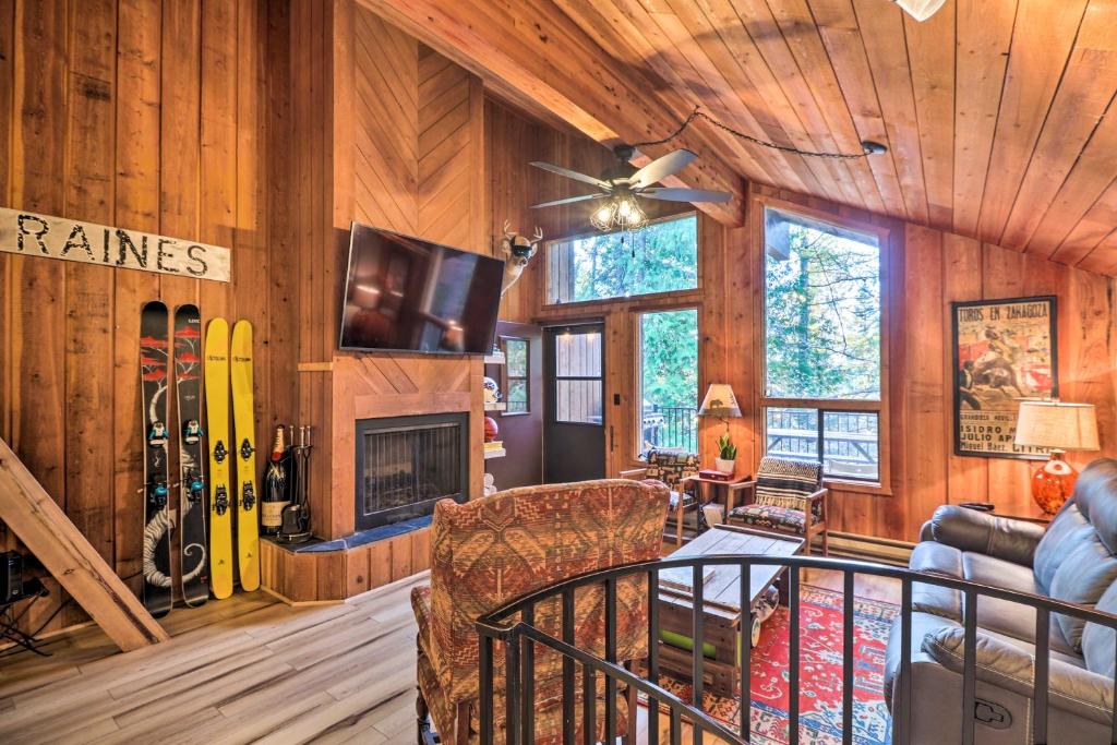 Whitefish Escape with Deck 3 Mi to Ski Resort!, Whitefish (updated
