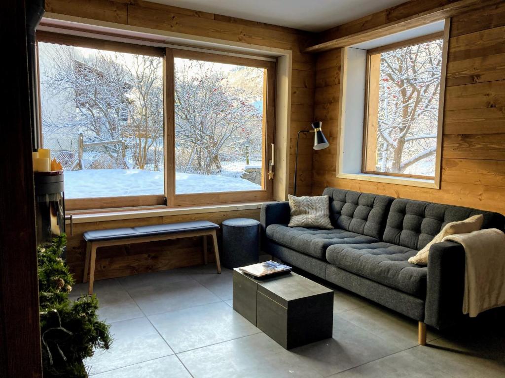 Posezení v ubytování Chalet de la Marmotte à Valloire
