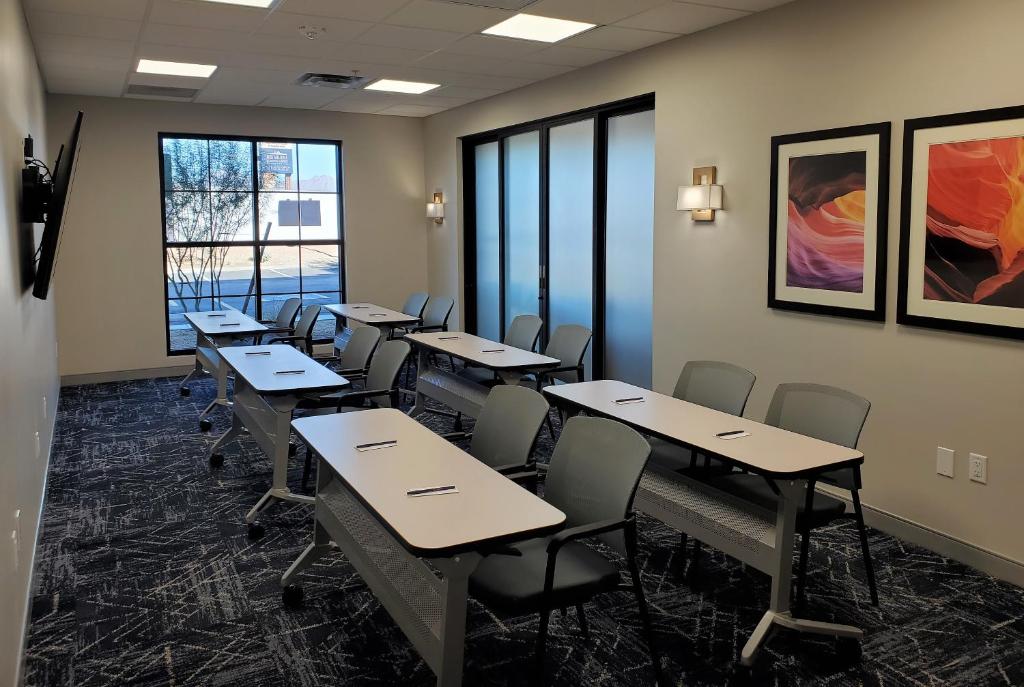 Comfort Suites Scottsdale Talking Stick Entertainment District photo