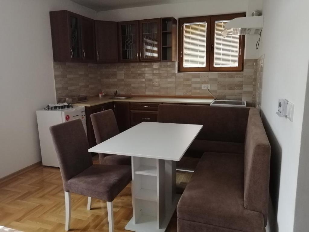 Kuchyň nebo kuchyňský kout v ubytování Vila Meridijan