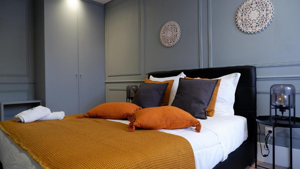 a bed with two pillows on it in a room at O Cantinho do Colégio - Dourocollege in Lamego