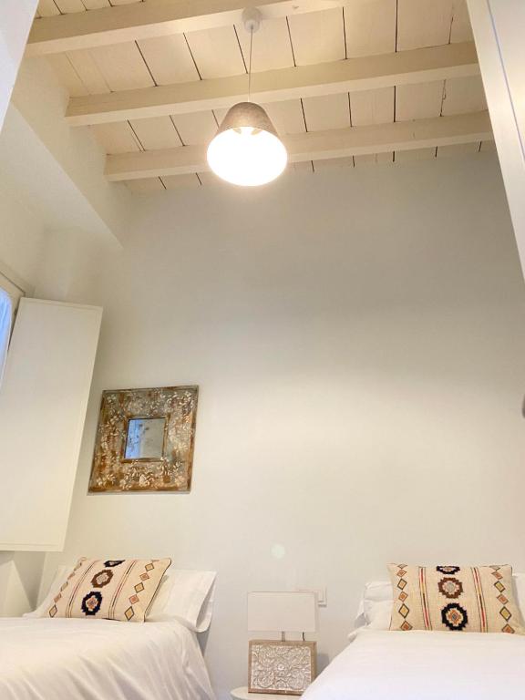 A bed or beds in a room at Hispalis Santa Catalina