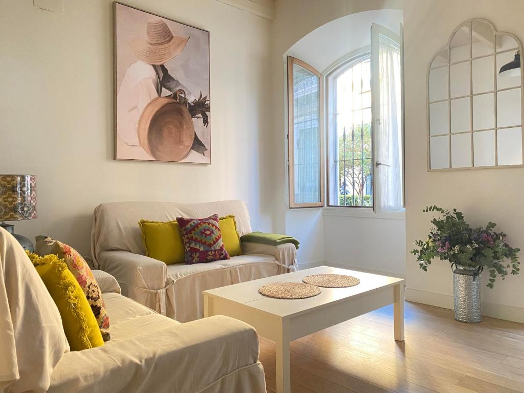A seating area at Hispalis Santa Catalina