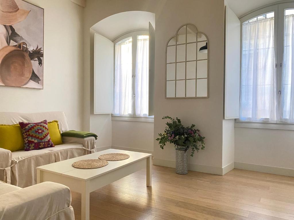 A seating area at Hispalis Santa Catalina