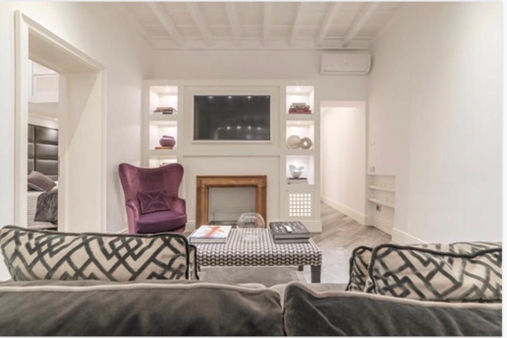 a living room with a couch and a chair at Reale Luxury Home in Rome