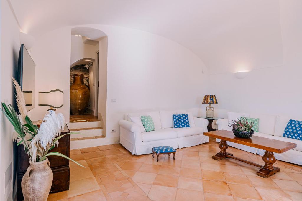 Гостиная зона в L'Olearia Luxury Country Villa in Amalfi Coast