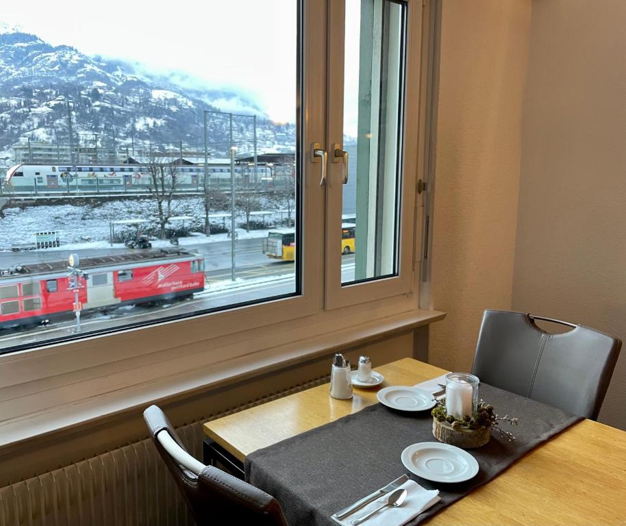 Nespecifikovaný výhled na hory nebo výhled na hory při pohledu z hotelu