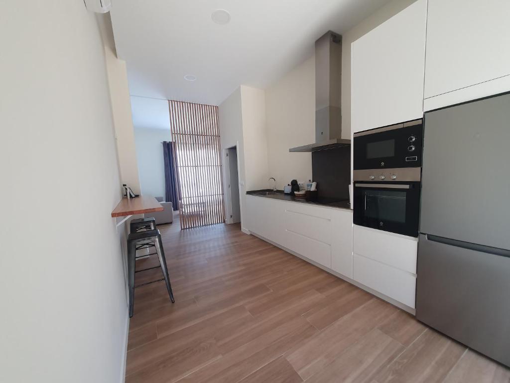 REDONDELA APARTMENTS - Bedroom, Bathroom & Kitchen - 5