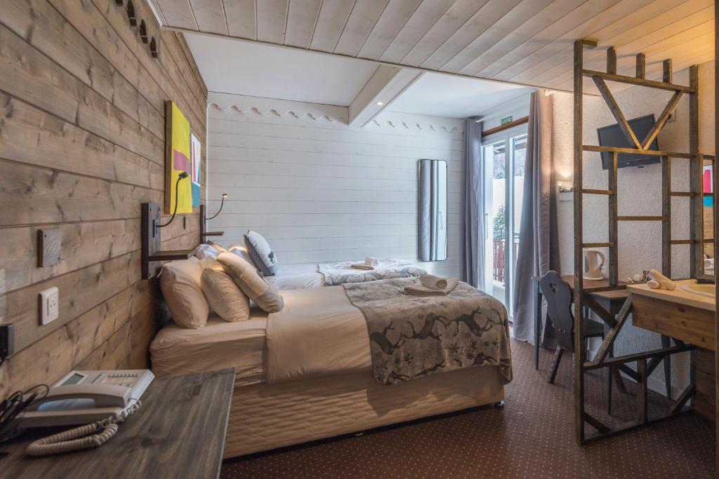 Hôtel La Chaumière - Superior Double Or Twin Room - Free Breakfast