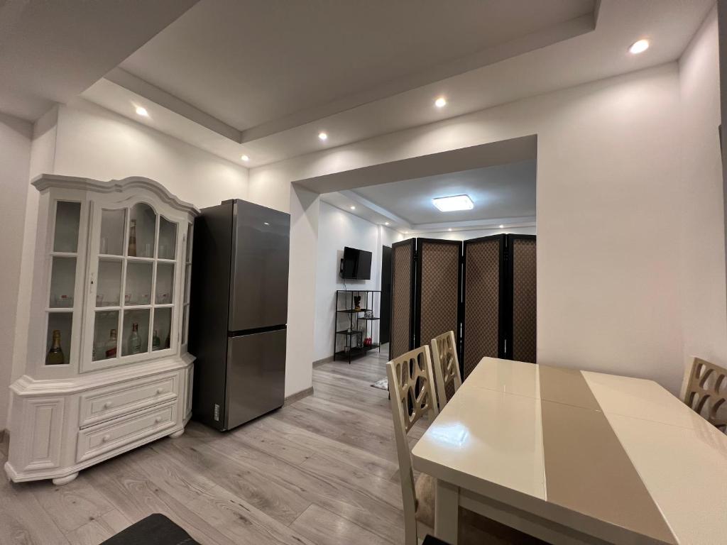 Apartment Tirana on Myslym Shyri - Image 4