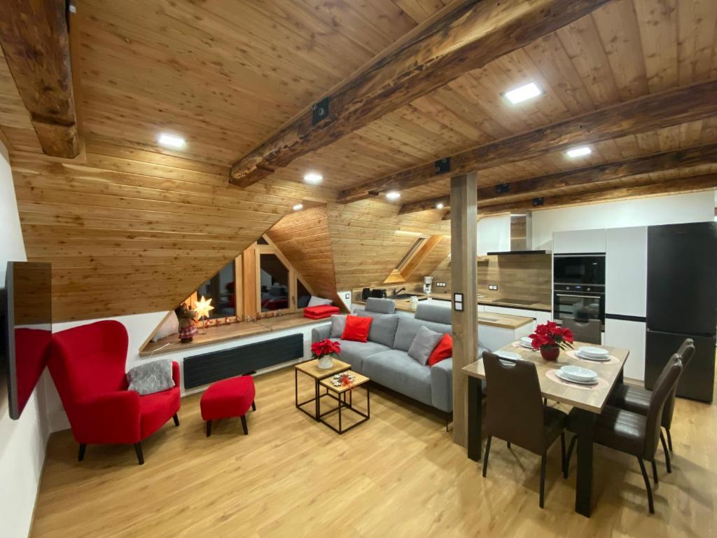 een woonkamer met een bank en een tafel bij Yes Dream apartment in Jeseník