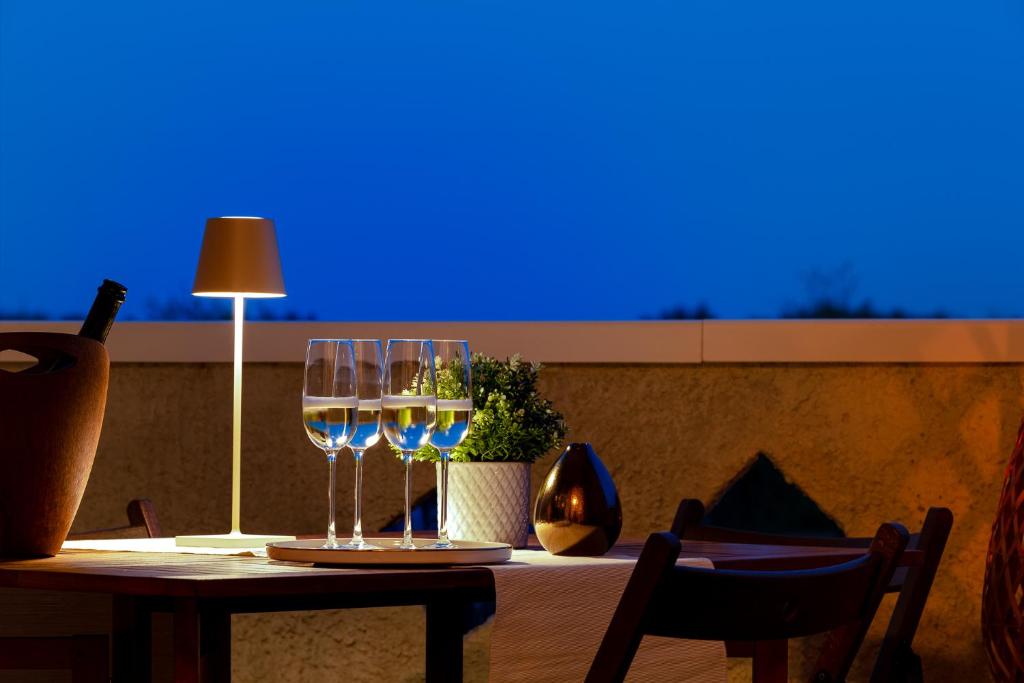 Panoramic Sea House - Housity