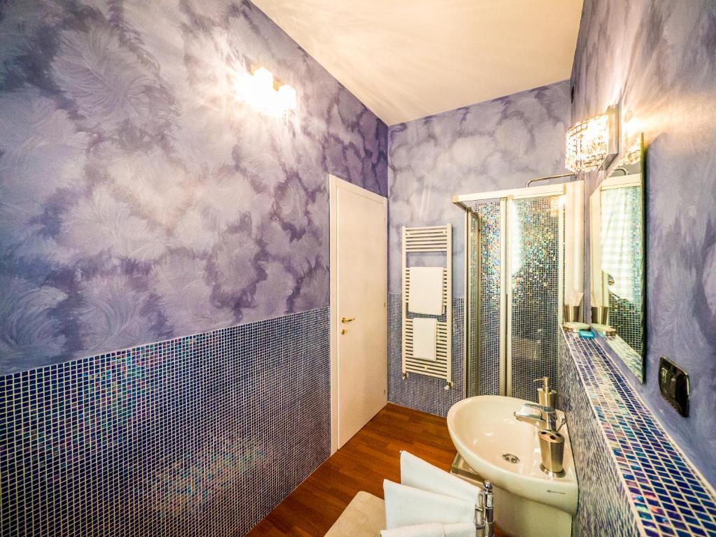 A bathroom at Villa Bellini Room&Breakfast