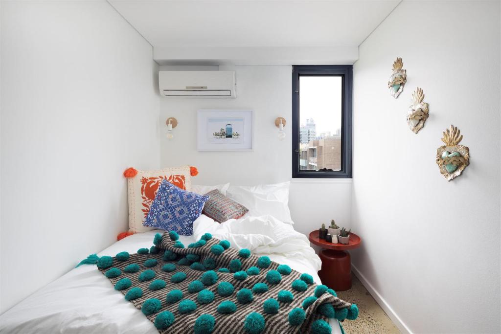 a bedroom with a bed and a window at Hotel Hacienda in Sydney