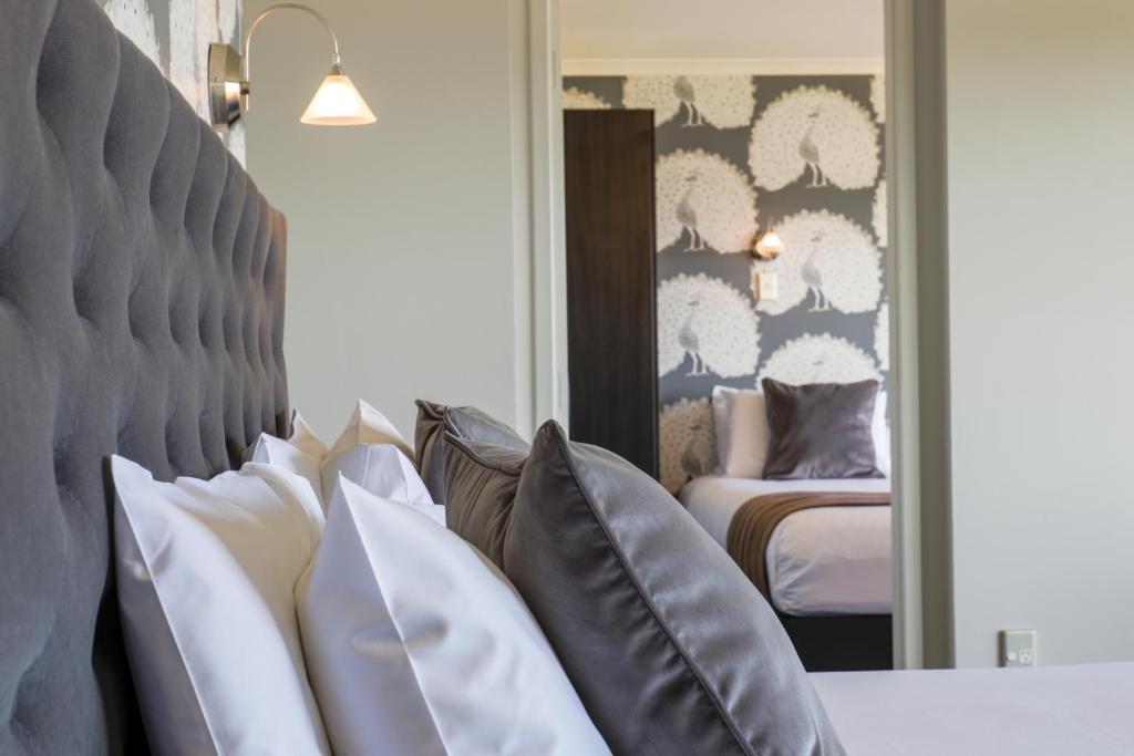 
Executive One Bedroom Lakeview Unit
