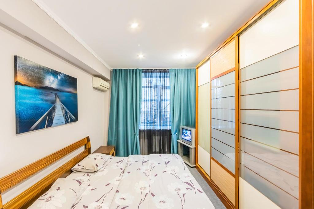 Трехкомнатная квартира на Крещатике - Apartment