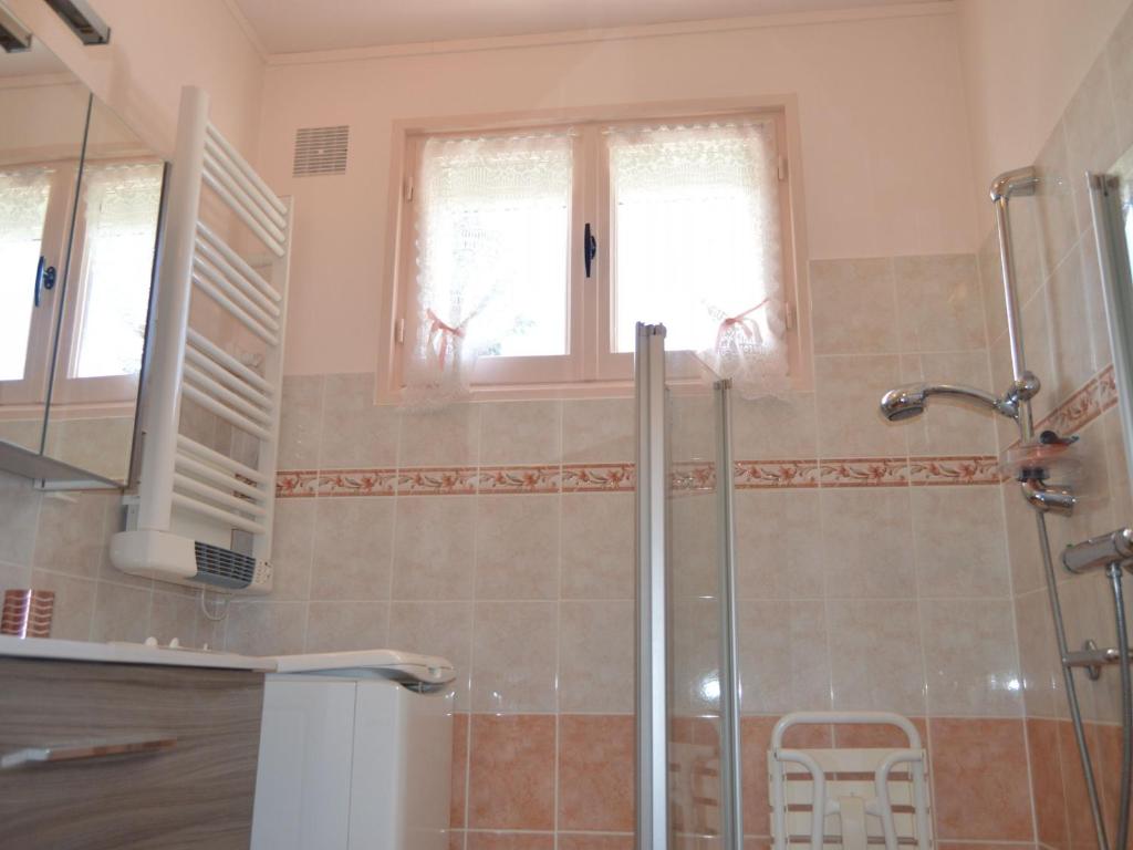 a bathroom with a shower with a glass door at Gîte Valençay, 4 pièces, 6 personnes - FR-1-591-148 in Valençay