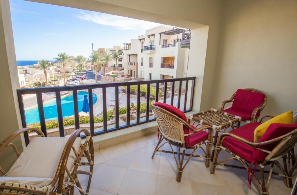 Бассейн в OSKENA Azzurra Sahl Hasheesh Hurghada или поблизости