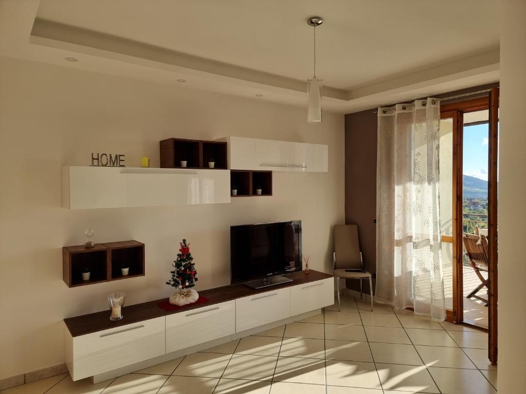 Telewizja i/lub zestaw kina domowego w obiekcie NickyHouse Holiday Home