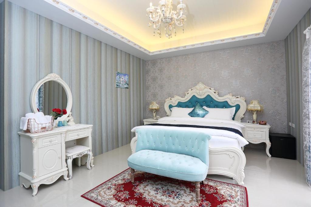 a bedroom with a bed and a chair and a mirror at Sophia B&amp;B in Dongshan