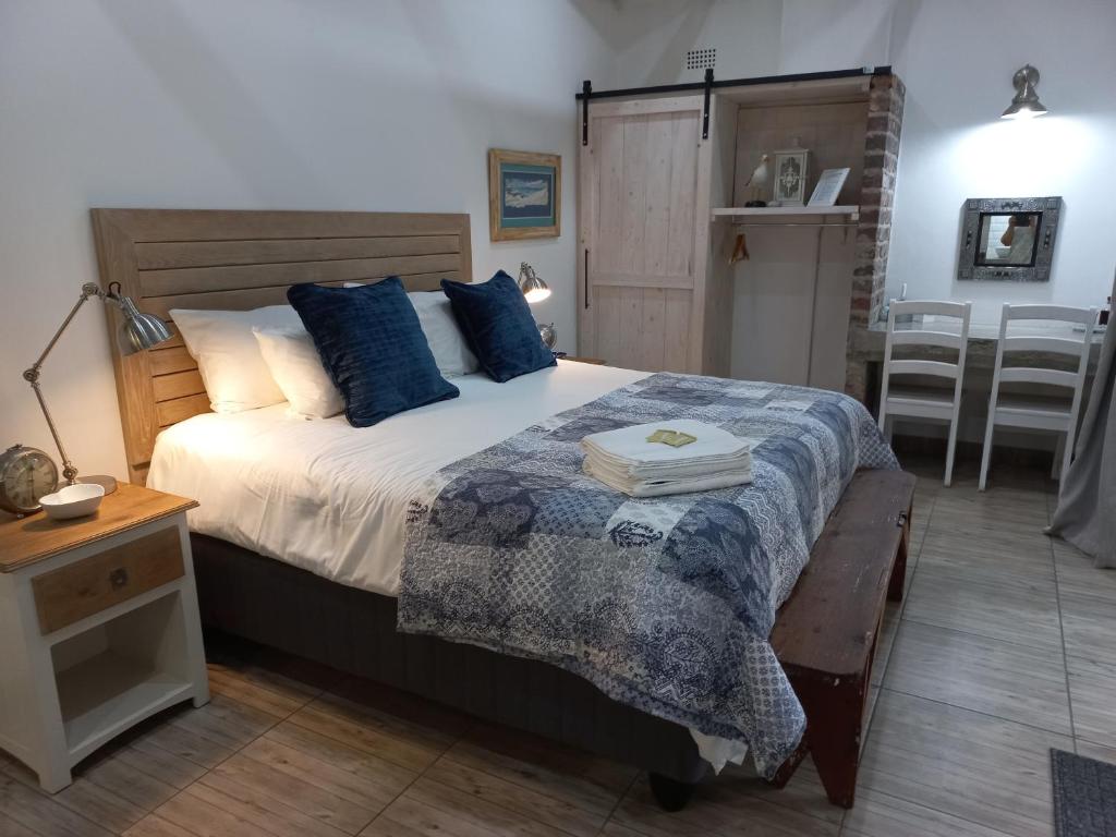 מיטה או מיטות בחדר ב-Klipkoppie Cottage
