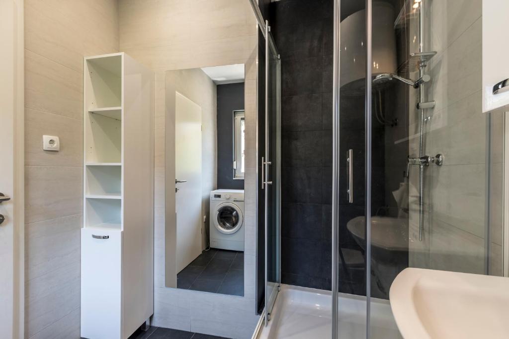 Koupelna v ubytování Luxury apartments SKALINADA near beaches, Tisno - Dalmatia