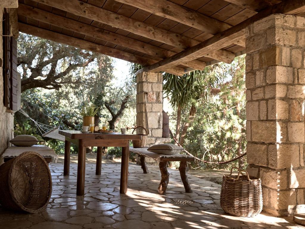 Patio nebo venkovní prostory v ubytování Vafias Villa - Tranquil Location, Ideal for Large Groups, by ZanteWize