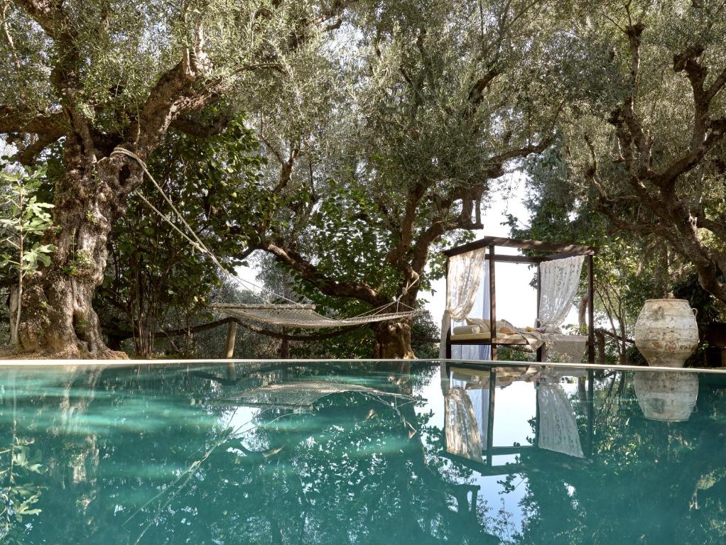 Bazén v ubytování Vafias Villa - Tranquil Location, Ideal for Large Groups, by ZanteWize nebo v jeho okolí