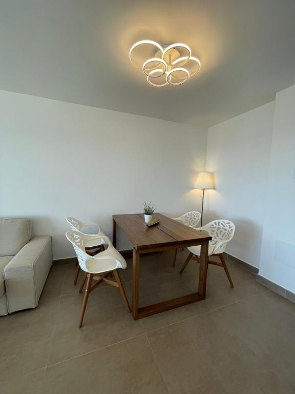 Posedenie v ubytovaní Miraflores Beach - Playa First Line - Sea view - Luxury & Design Apartment