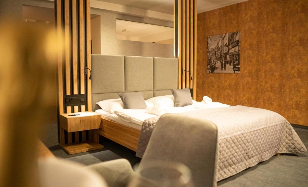En eller flere senge i et værelse på Hotel JeštěBrno