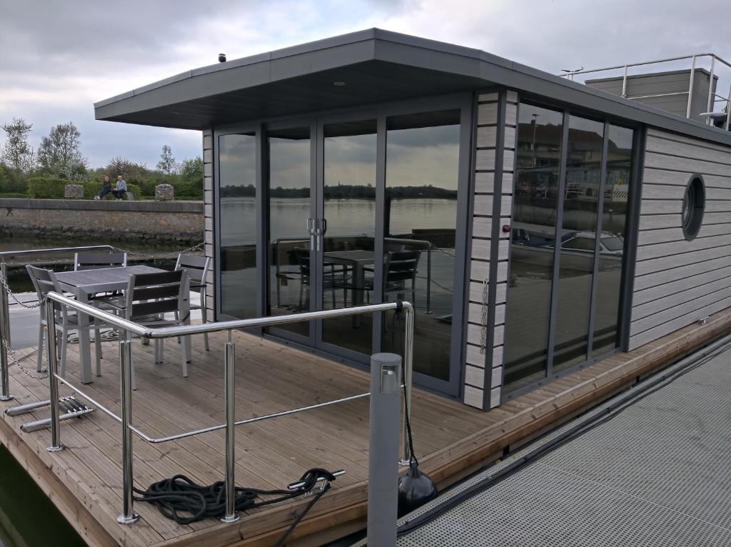 Imagen de la galería de Ostsee Hausboot Schleswig Ostseeblick 1, en Schleswig