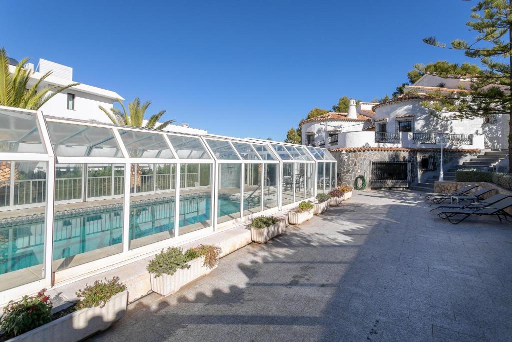 Beautiful villa for large groups, LAlfàs del Pi – Precios ...