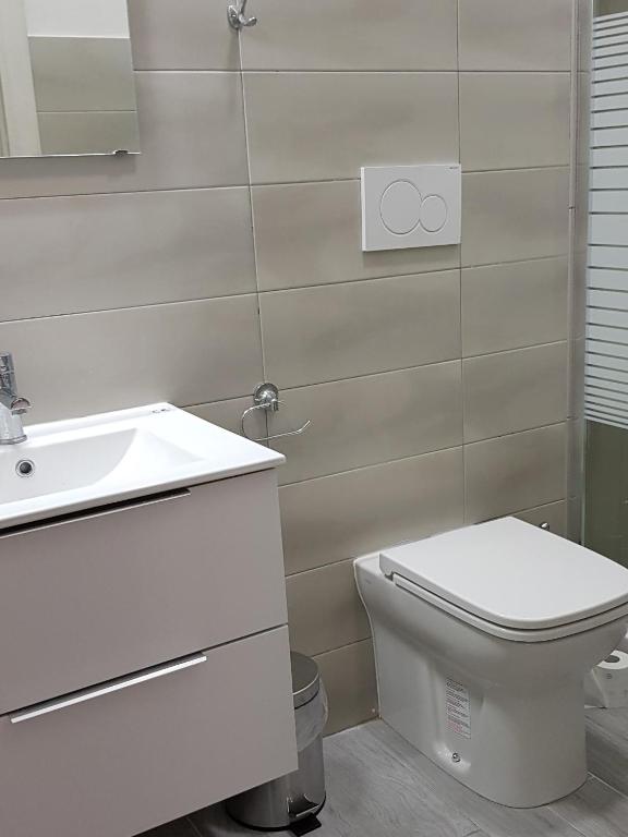 A bathroom at Lili & Aurora Home