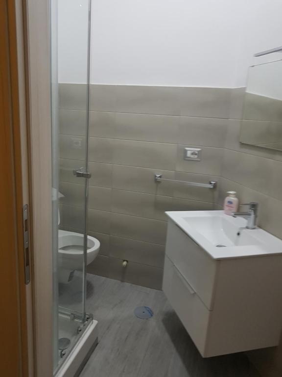 A bathroom at Lili & Aurora Home