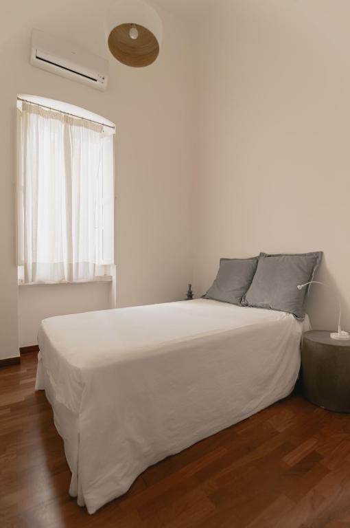 Łóżko lub łóżka w pokoju w obiekcie CASA FISCARDI