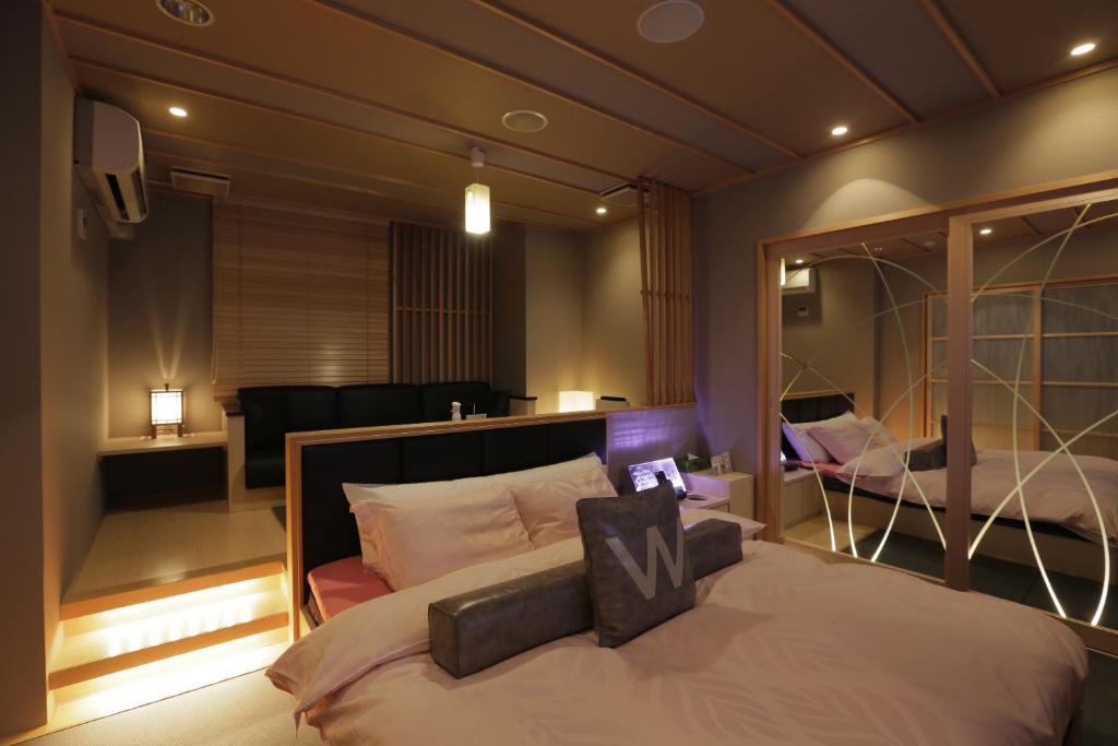 Postel nebo postele na pokoji v ubytování Design Hotel W Zip Club