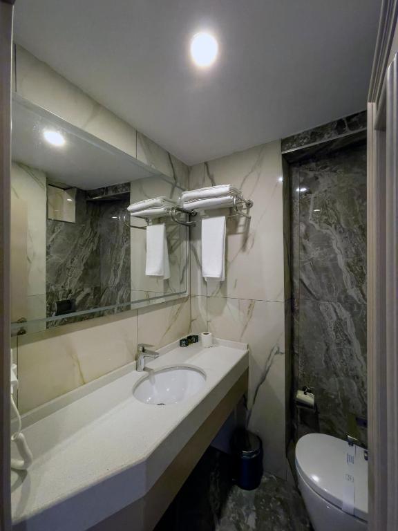 Koupelna v ubytování Martinenz Hotel