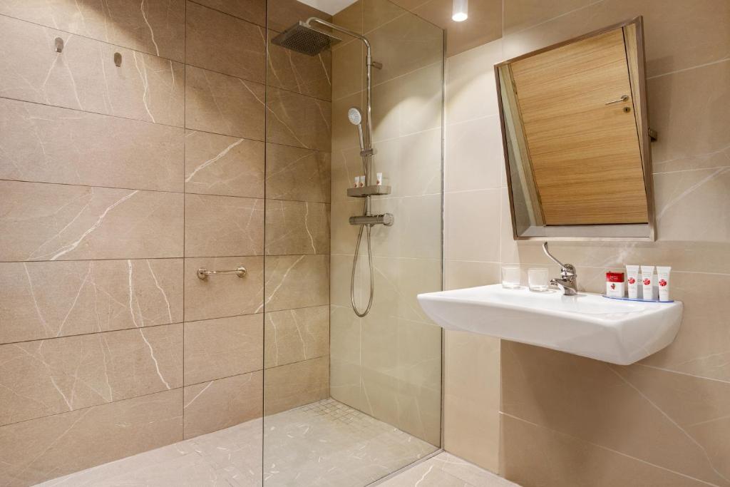 Ramada by Wyndham Targu Jiu - 1 Kingsize-Bett, Barrierefreies Zimmer, Schlafsofa