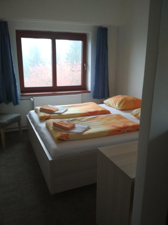 Un pat sau paturi într-o cameră la Relax hotel Bára Benecko