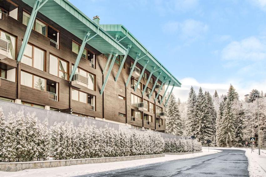 Pine Woods B21 Silver Mountain