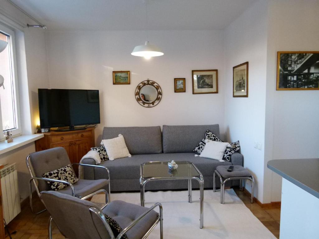 TV a/nebo společenská místnost v ubytování Apartament BB Źródlana