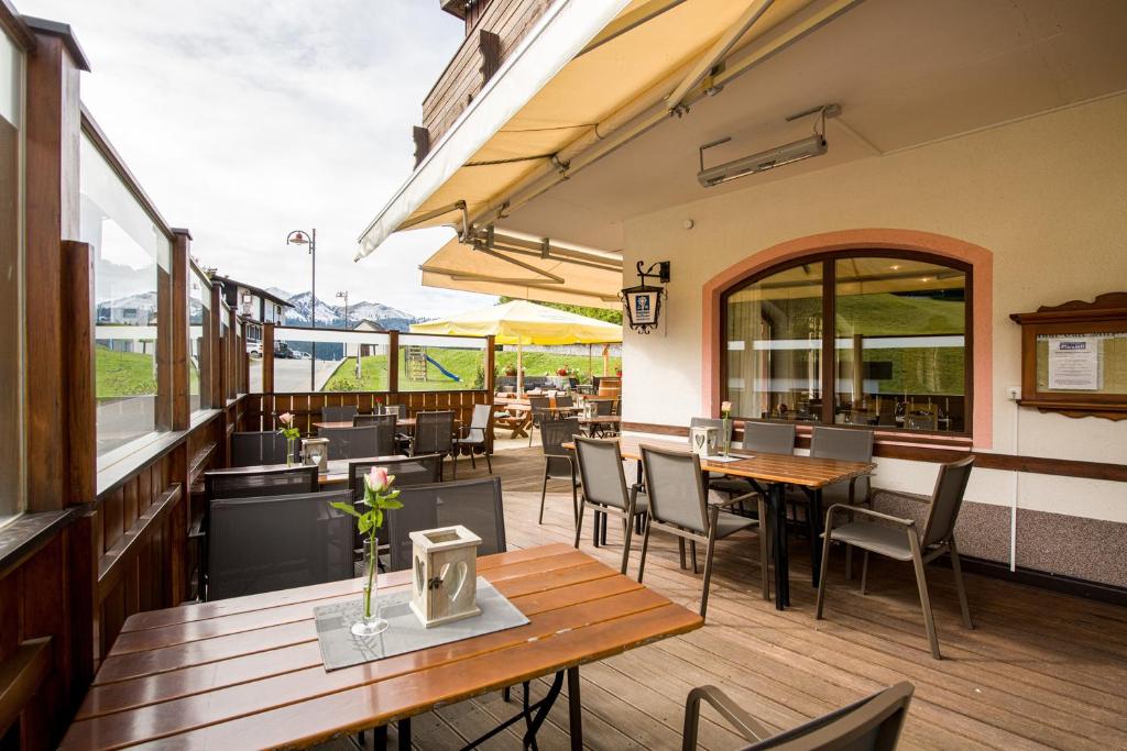 Restaurace v ubytování Gästehaus Zugspitzblick
