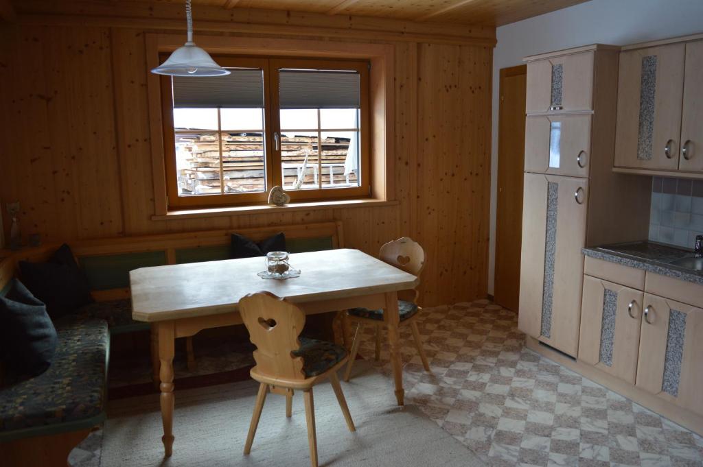 Kuchyň nebo kuchyňský kout v ubytování Haus Oblasser
