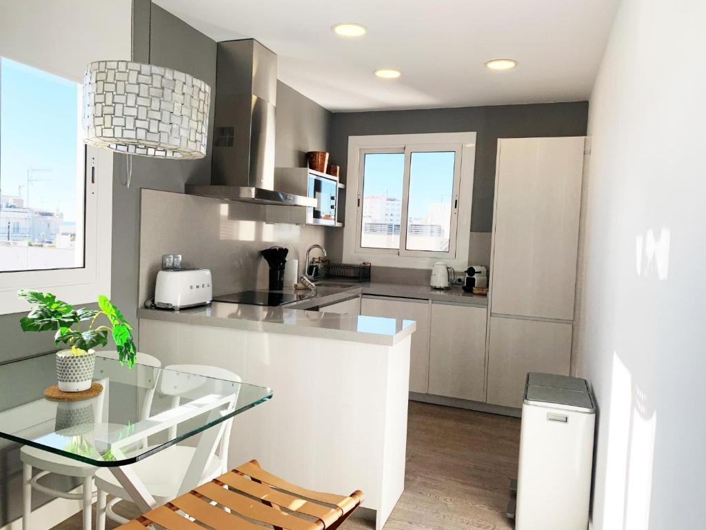 Kuchyň nebo kuchyňský kout v ubytování Sitges Spaces Bonaire Penthouse