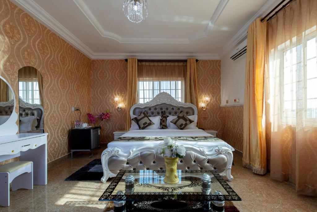 Postel nebo postele na pokoji v ubytování AG HOTEL AND SUITES