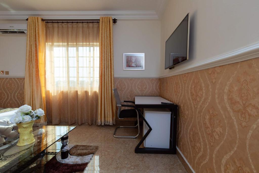TV a/nebo společenská místnost v ubytování AG HOTEL AND SUITES